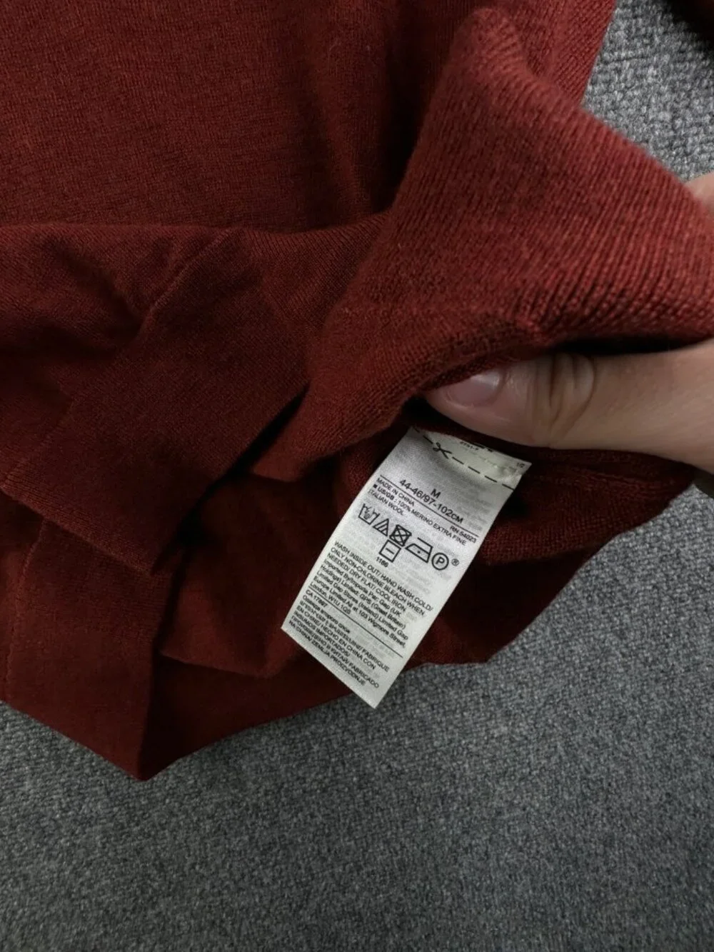 Banana Republic Baruffa Pullover Knit Sweater Soft Medium Red Merino Wool Adult